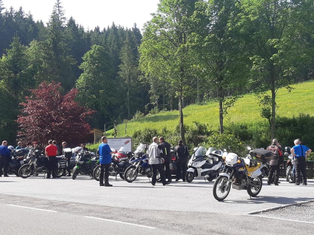 Gasthof Klug Zum Ehrensepp Modriach Exterior foto