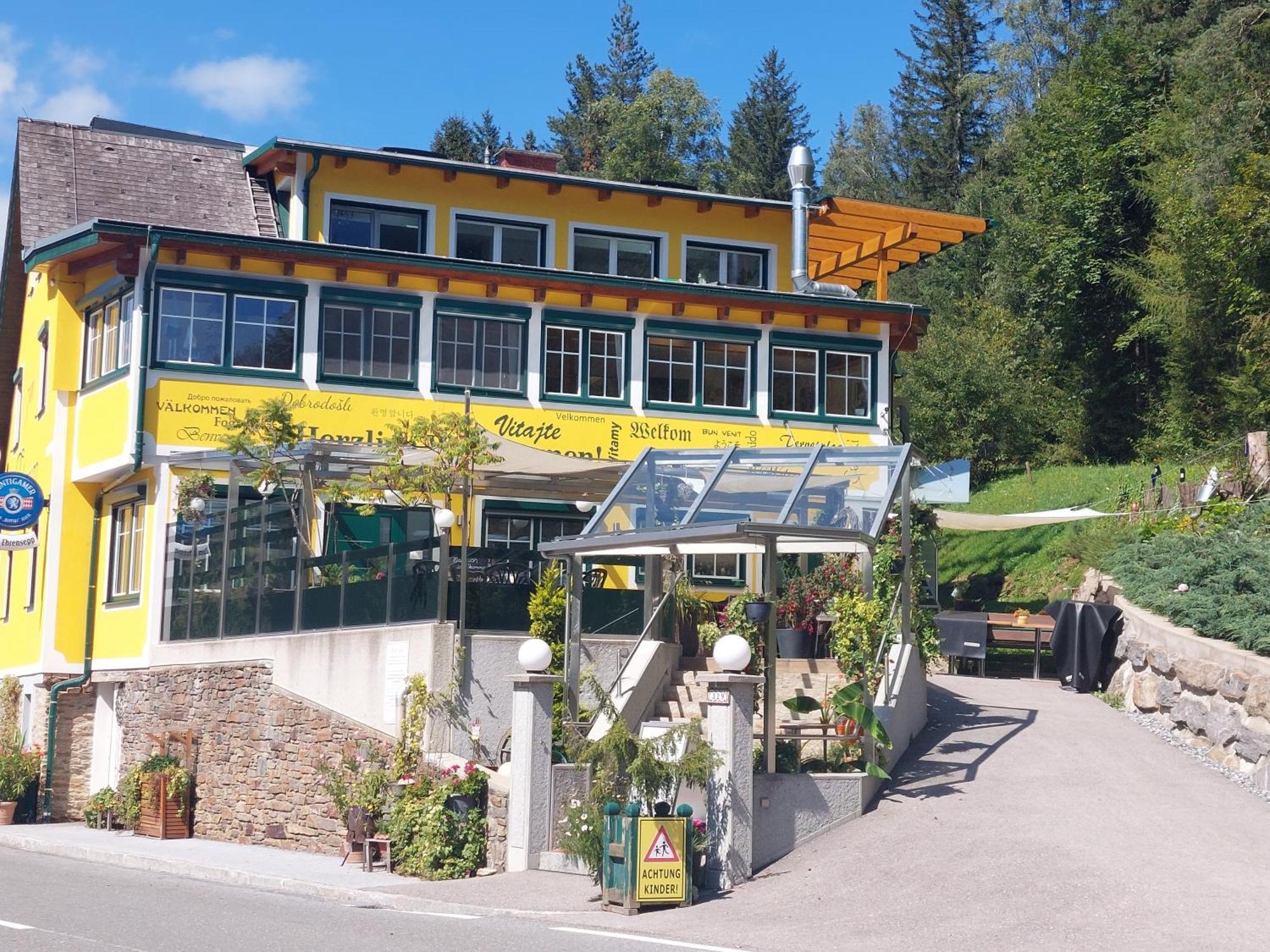 Gasthof Klug Zum Ehrensepp Modriach Exterior foto